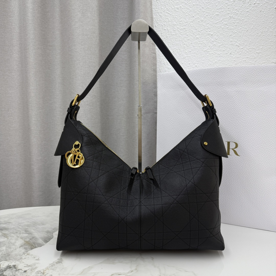 cmp_o_1j56gur1b6tqgd11apq1odf1sj90.jpeg Voyage Bag Large - Image 1