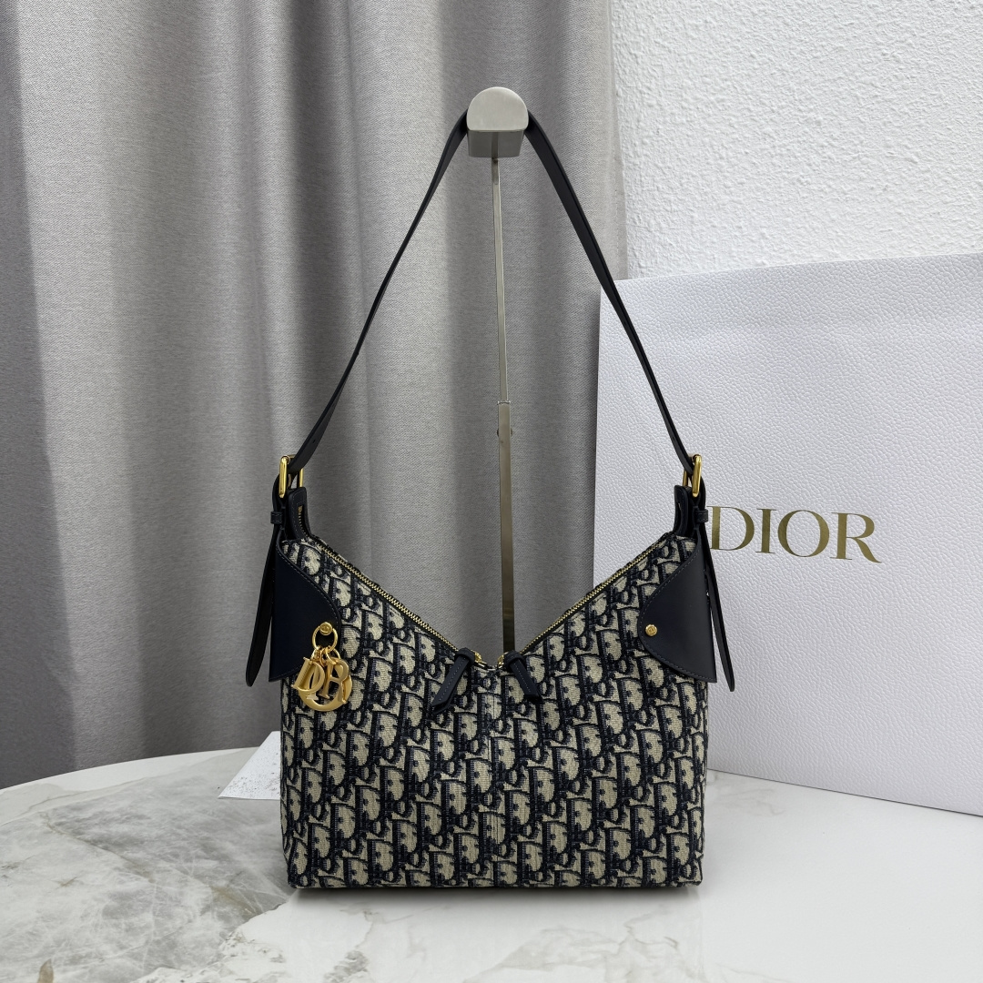 cmp_windows1759768053008_474072427-1676630481.jpg Voyage Bag Medium - Image 1