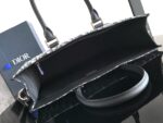 Large East-West Tote Bag - Image 8