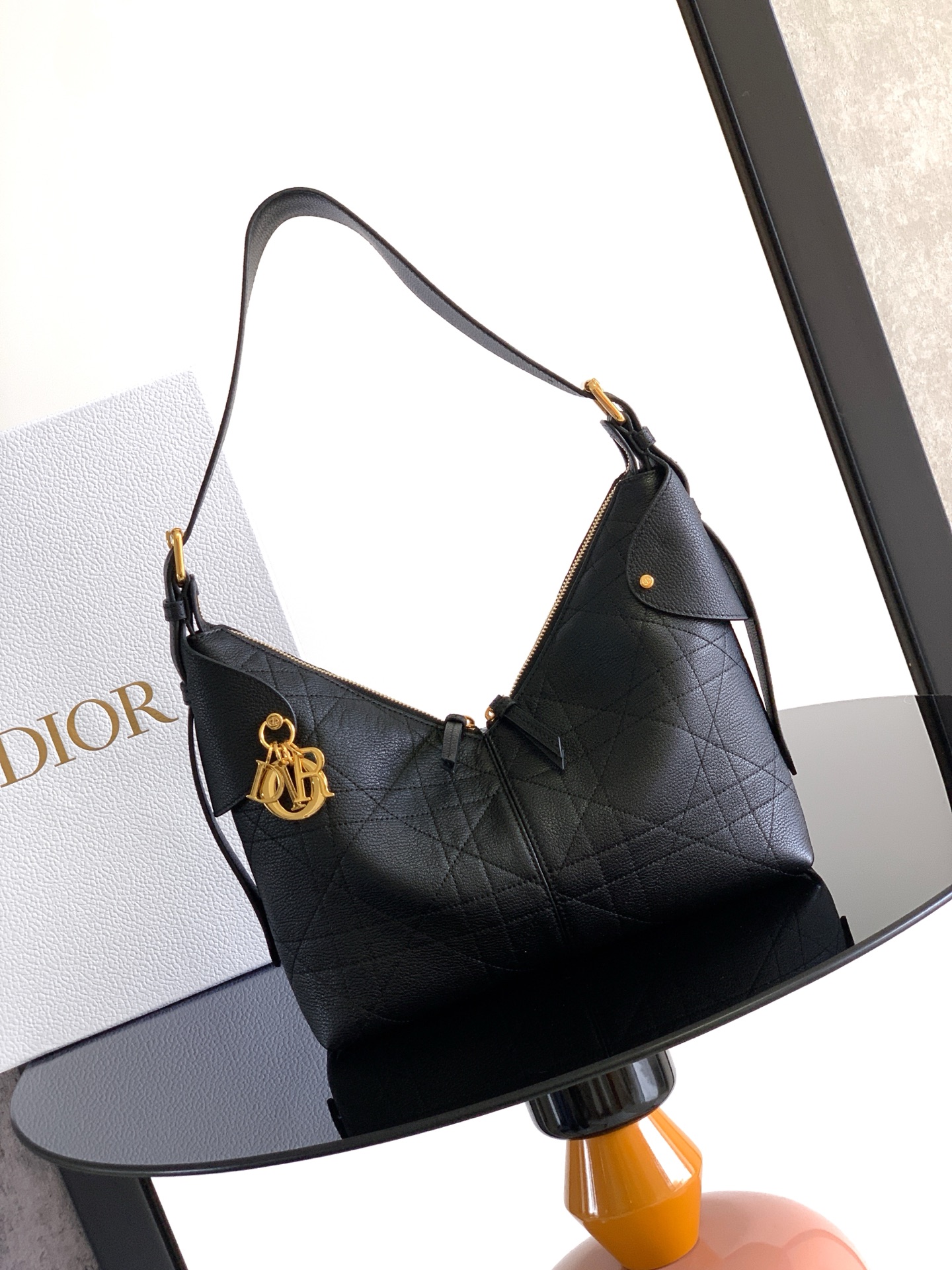 i1758822758803_3053_0_0.jpg Voyage Bag Medium - Image 1