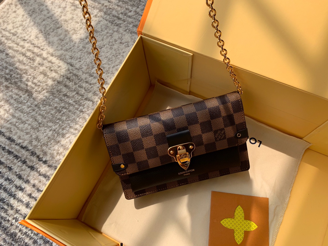 1553923829_1725753944_0 VAVIN CHAIN WALLET - Image 1