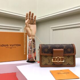 DAUPHINE CHAIN WALLET