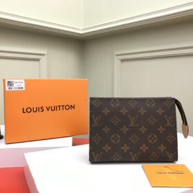 TOILETRY POUCH 19